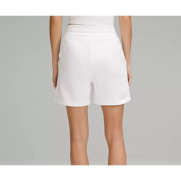 Lululemon Scuba High-Rise Short 5" size 4 - Picture 2 of 8